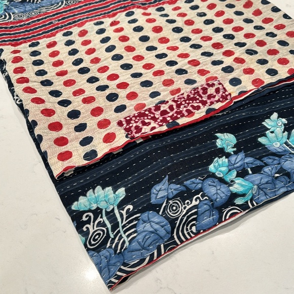 Kantha Quilted Throw. 90”x 51” - Picture 3 of 10